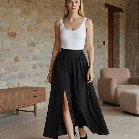 Kadın Siyah Pile Detaylı Yırtmaçlı Uzun Etek