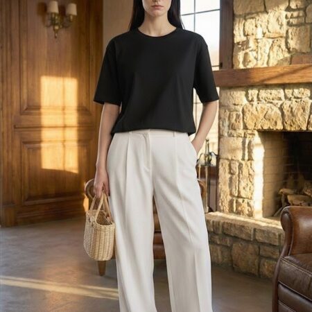 Kadın Siyah Bisiklet Yaka Nakış Detaylı %100 Pamuk T-shirt