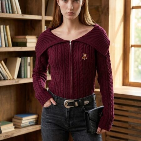 Kadın Bordo Degaje Yaka Fermuarlı Ayıcık Nakışlı Triko Hırka